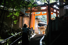 『熊鷹社へ』