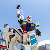 未来に手を差し伸べるガンダム