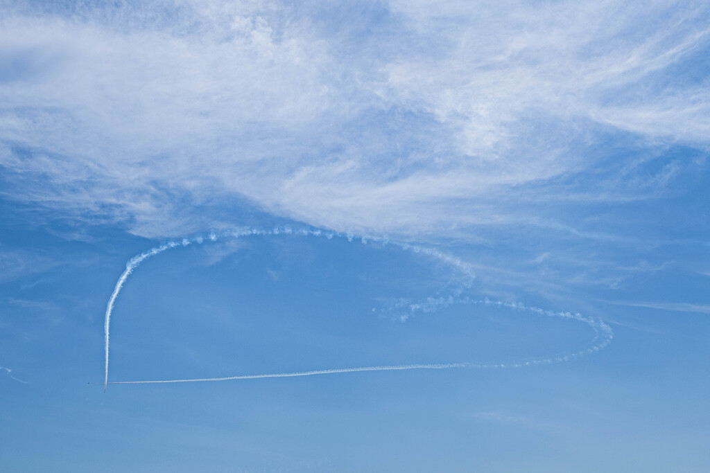 空にハートを描く。