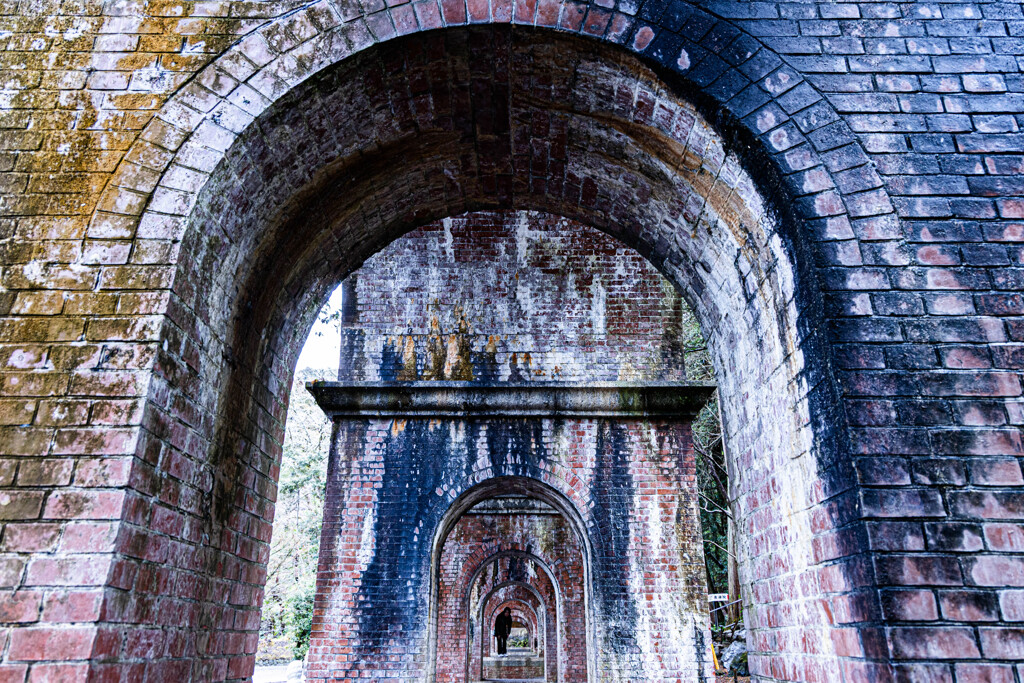 謎解きに訪れる人