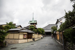 ねねの道から祇園閣を臨む。