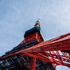 聳え建つ。