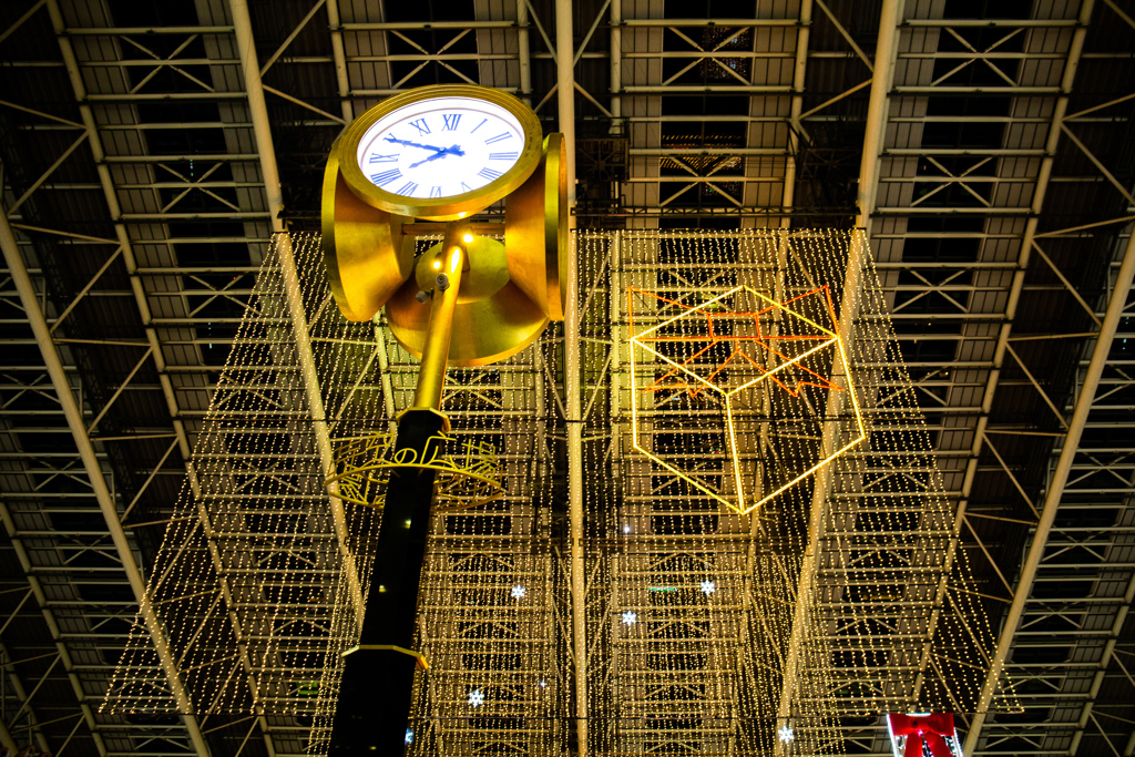大阪駅 19時49分