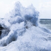 破裂する白波