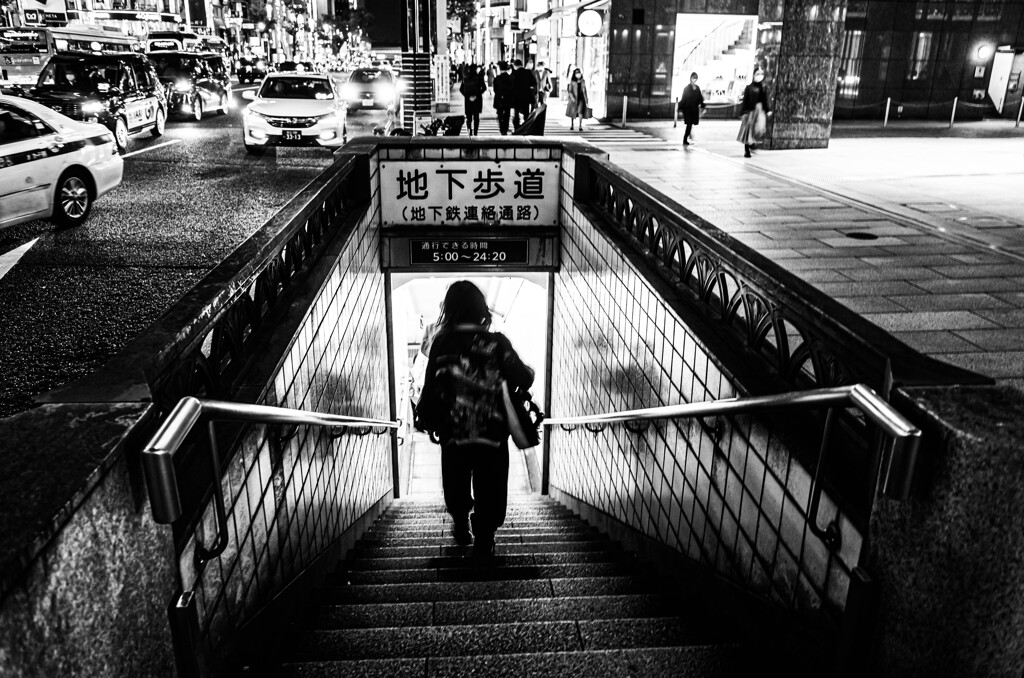 地下歩道へ