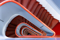 エッジの効いた螺旋階段