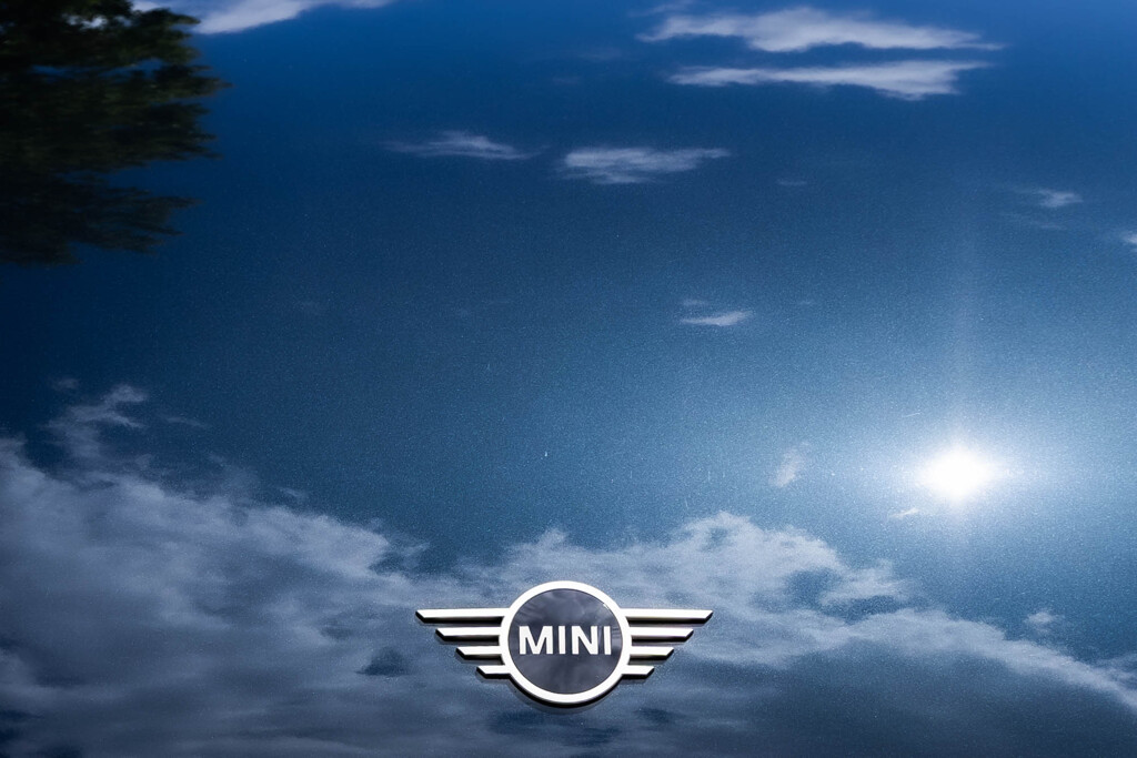 ボンネットの空