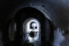 １号排水トンネルを進む