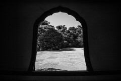窓から見る枯山水