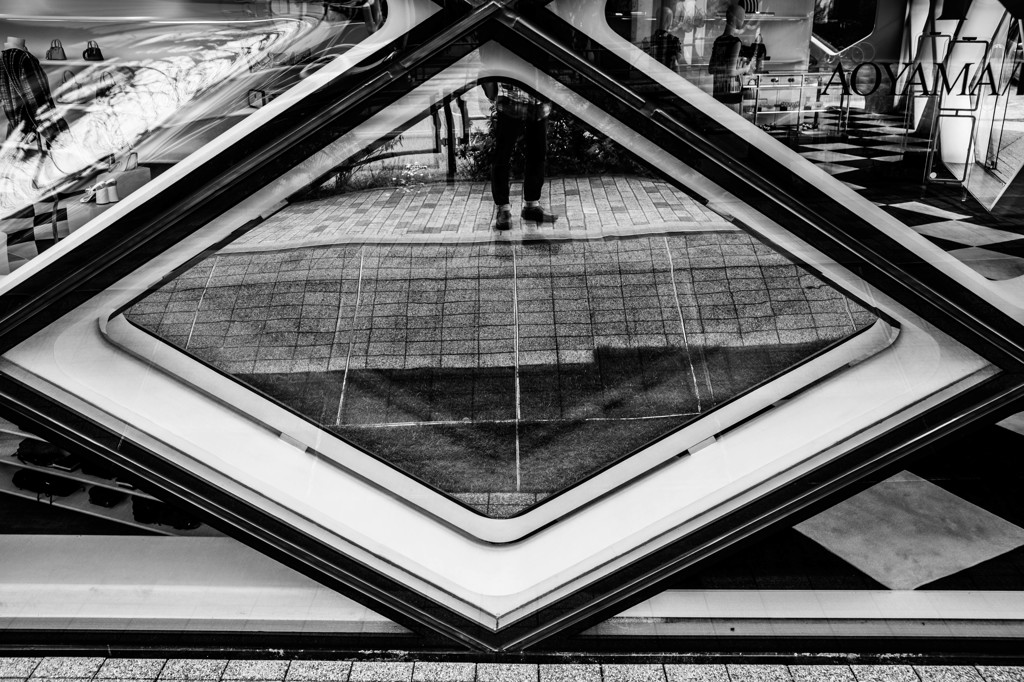 Aoyama Black/White 3