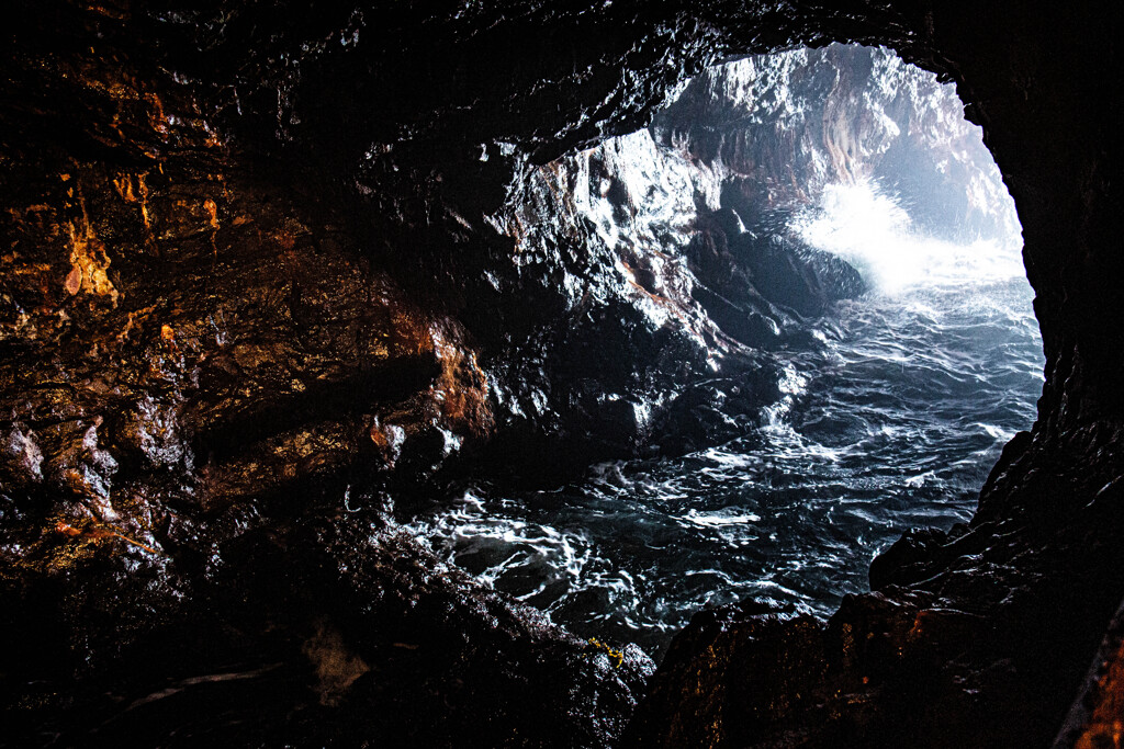 三段壁洞窟・海からの入口