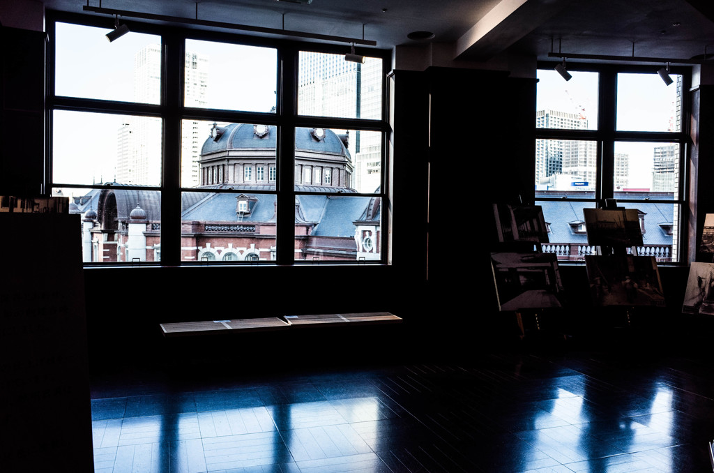 窓から見る東京駅。