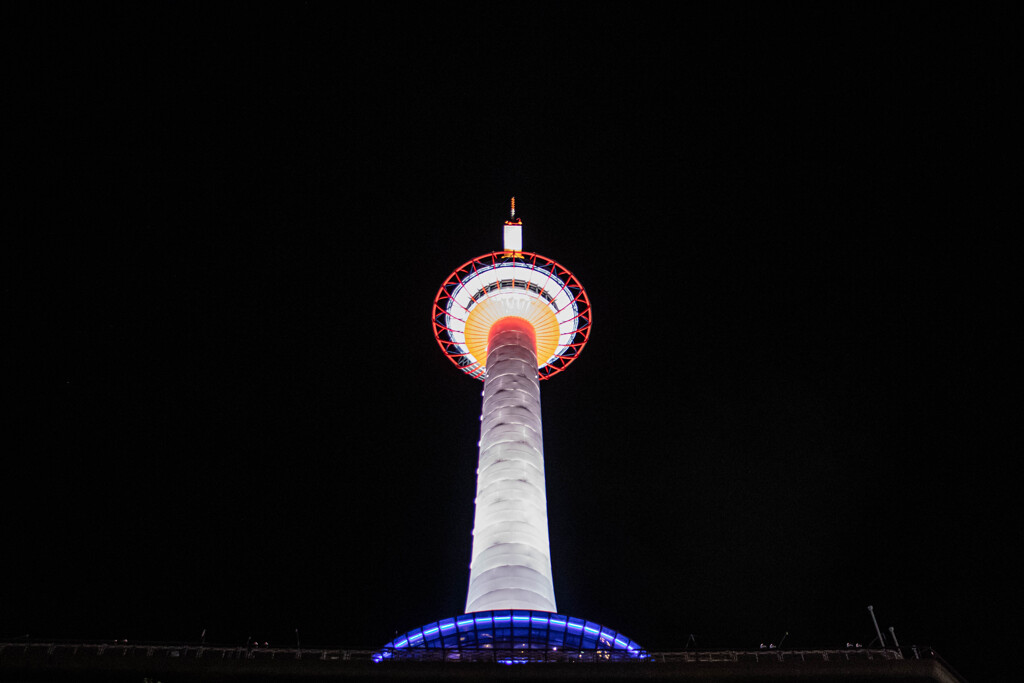 歳末の京を灯す。