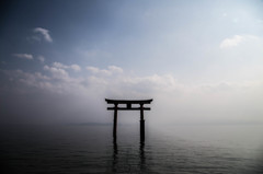 白髭神社の湖中鳥居