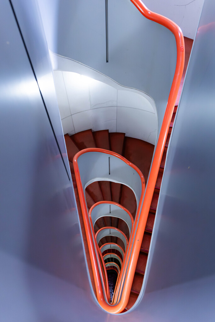 エッジの効いた螺旋階段　Ⅱ