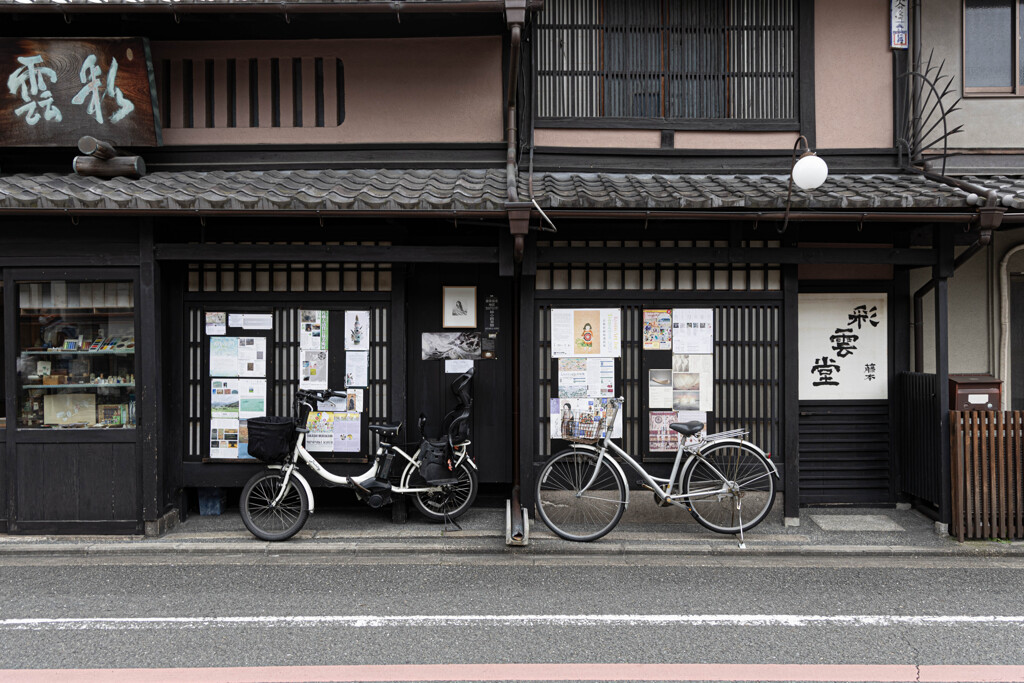 自転車のある街並み ②