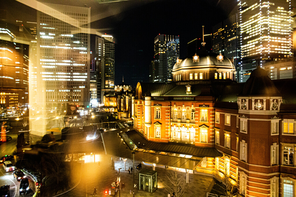 光の東京駅