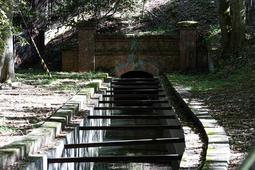 水路閣の水路