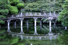 御所の庭で