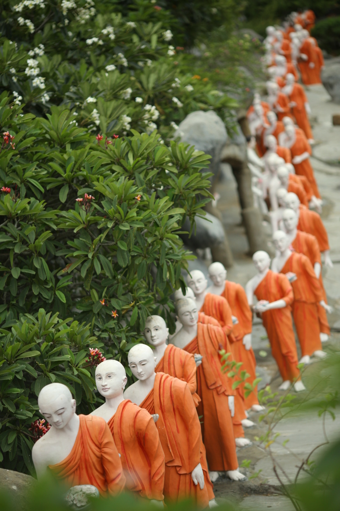僧侶の列