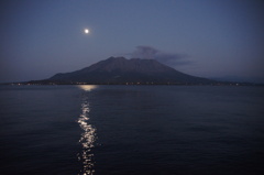 月夜の桜島