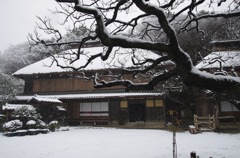 雪の日の獅子ケ谷横溝屋敷