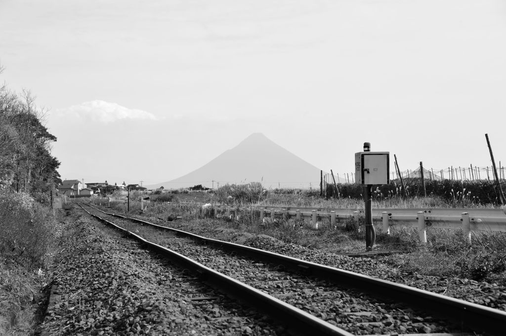 開聞岳モノクロ