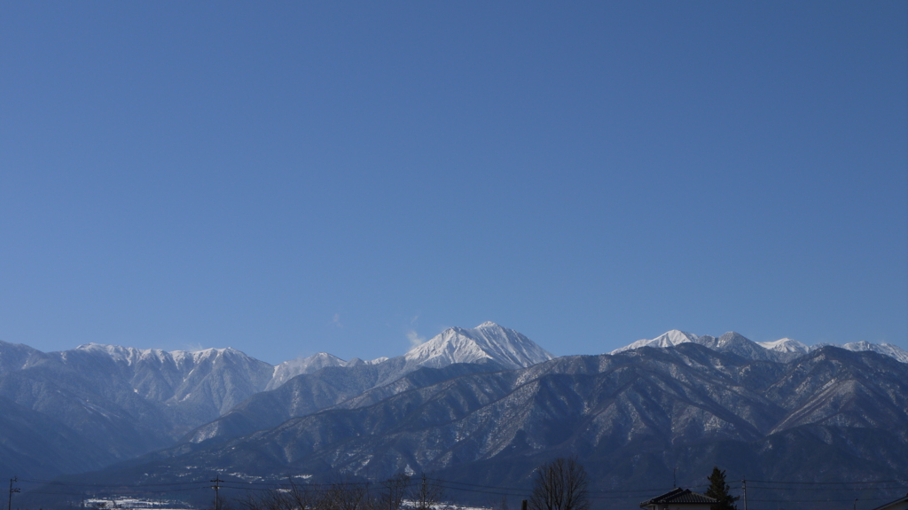 雪煙が見えた。