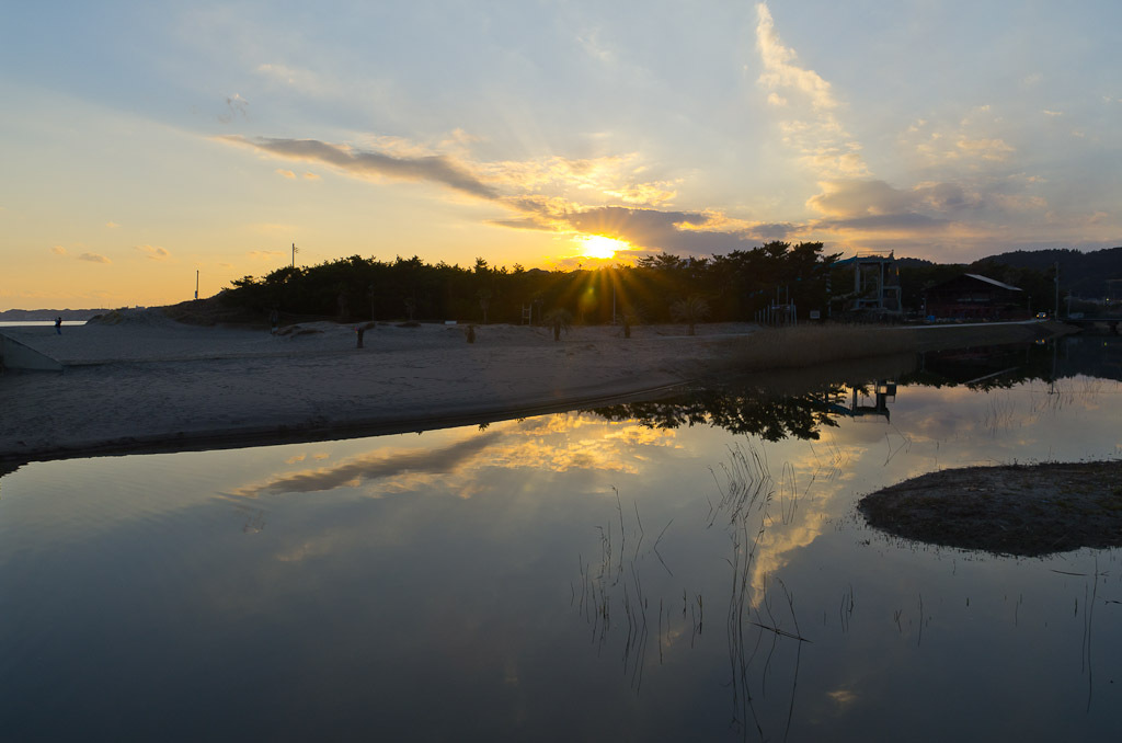 月の沙漠の夕日