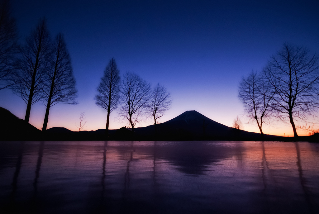 静かな夜明け