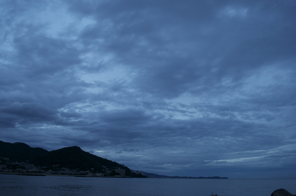 雲に押しつぶされる
