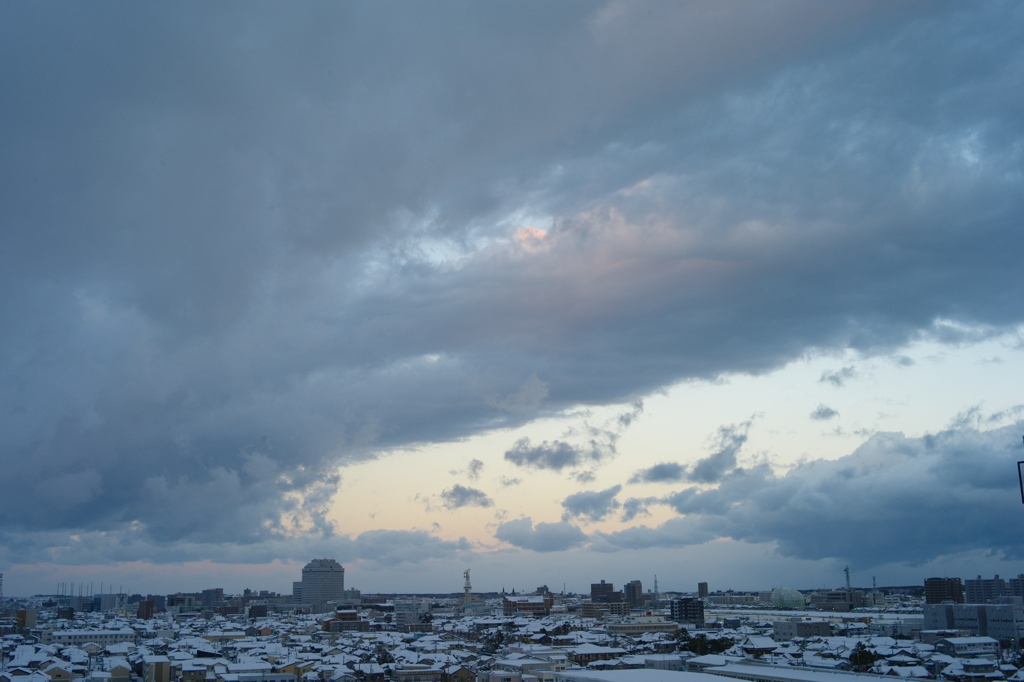 雪雲　新潟県庁方向　L9991526