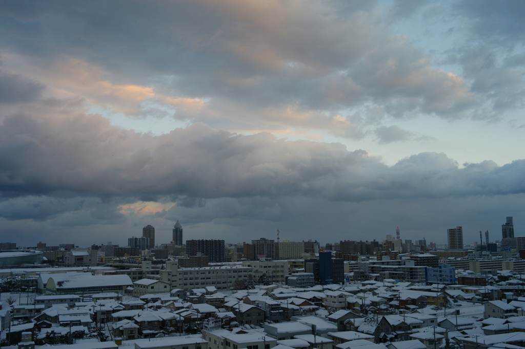 雪雲　新潟古町方向　L9991528