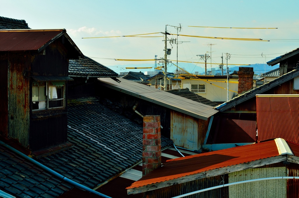 入組む屋根