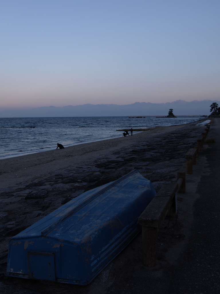 夕景。雨晴海岸にて