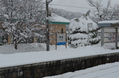 冬の駅のホーム