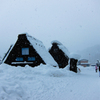 雪の白川郷を歩く