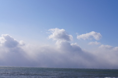 海の向こうは大雪です