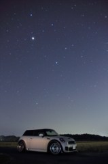 Leo and Mars shine 