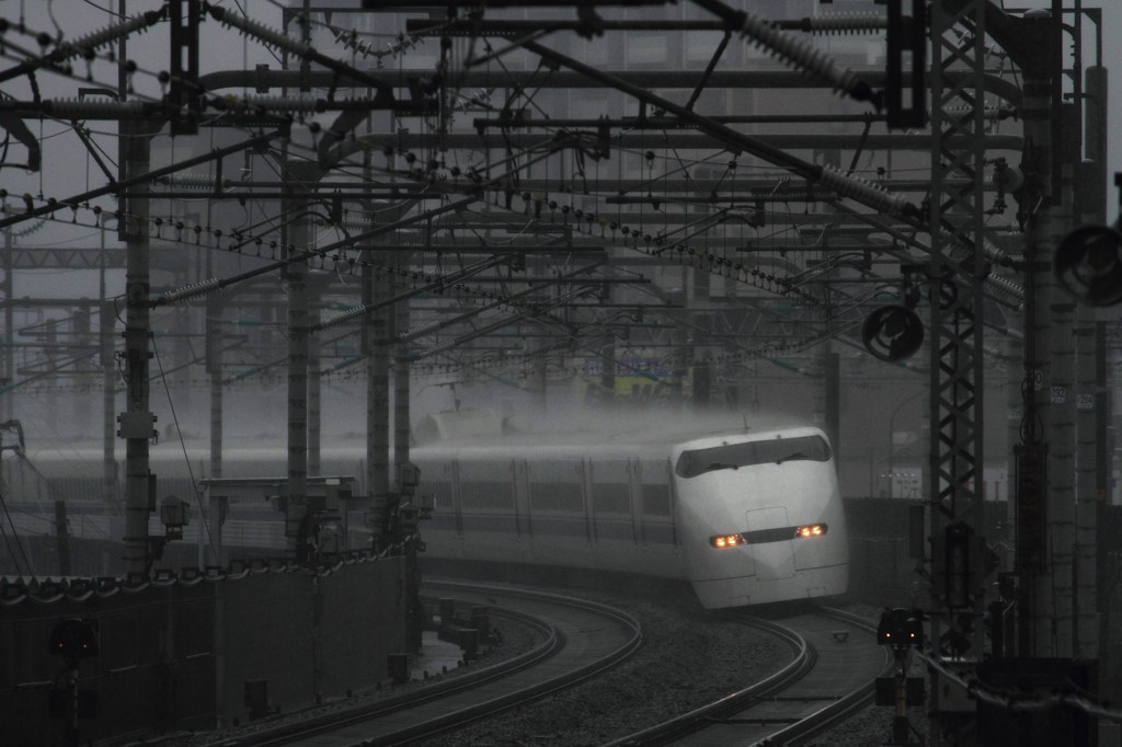 梅雨　300系