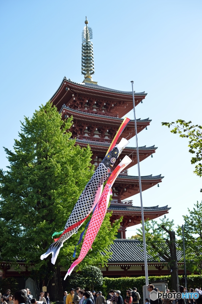 浅草寺の境内の