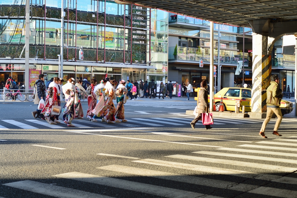 ２０代が足早に去っていく