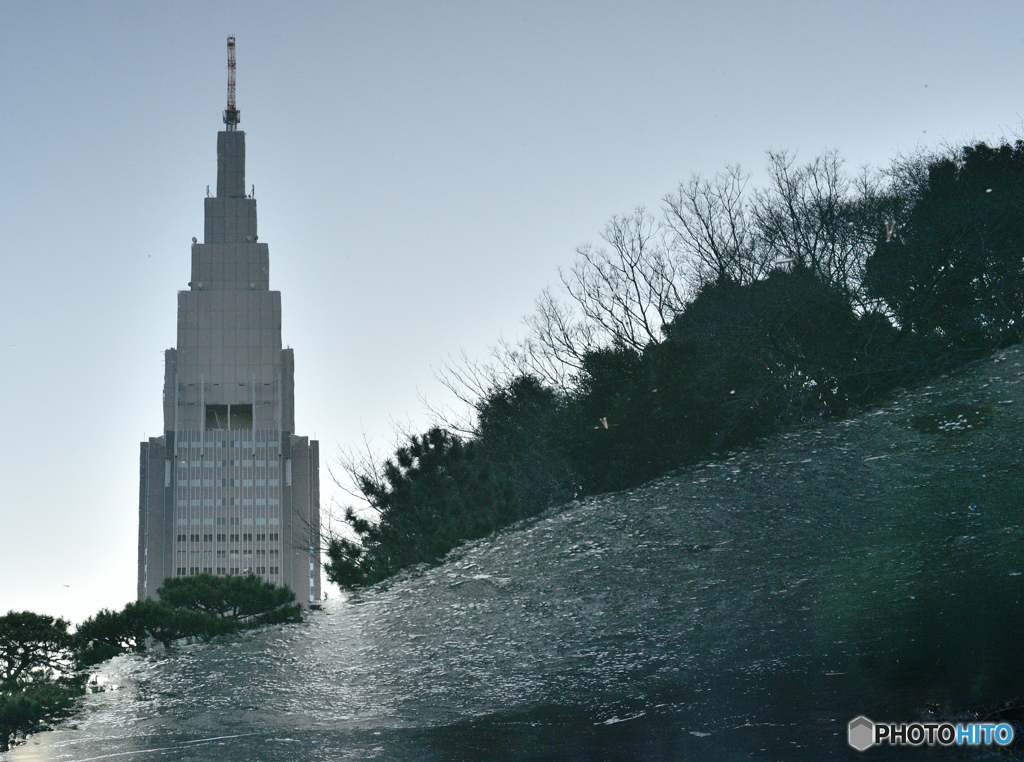 薄氷の上の塔