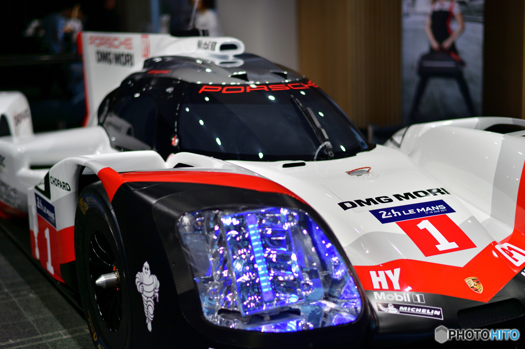 PORSCHE side