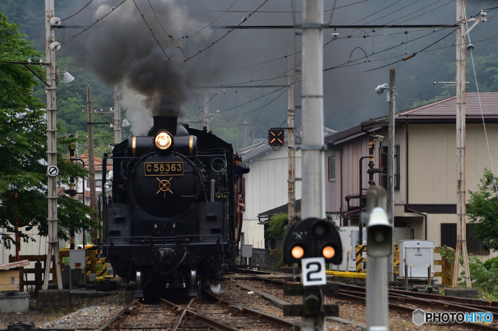 三峰口駅にて
