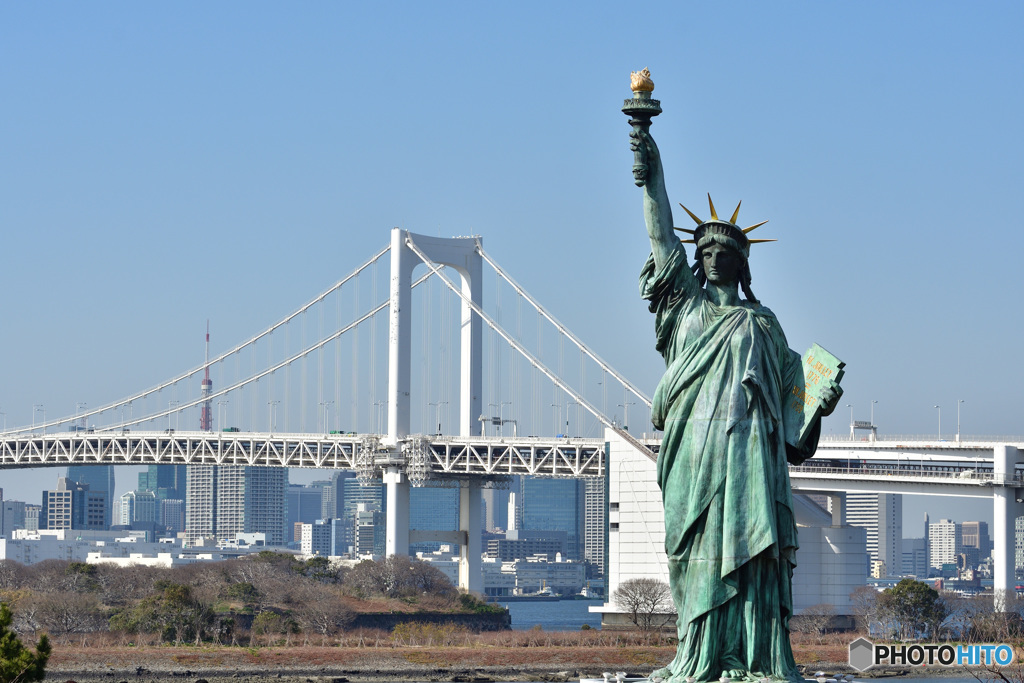 女神と橋と塔