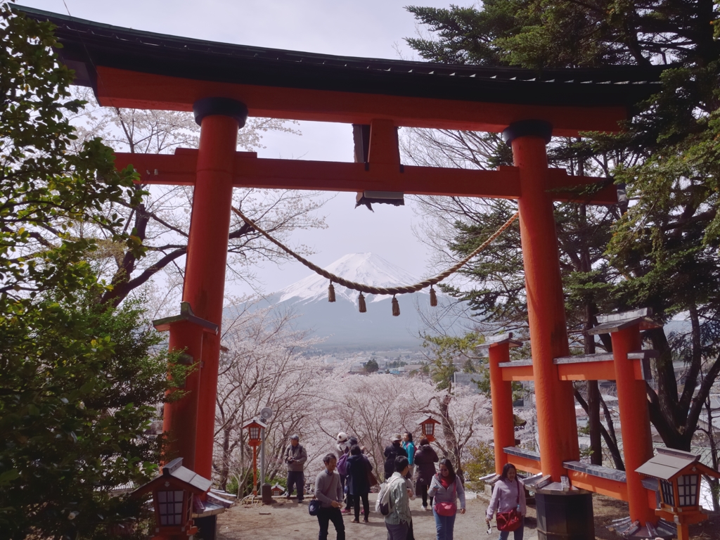 階段を登りきると