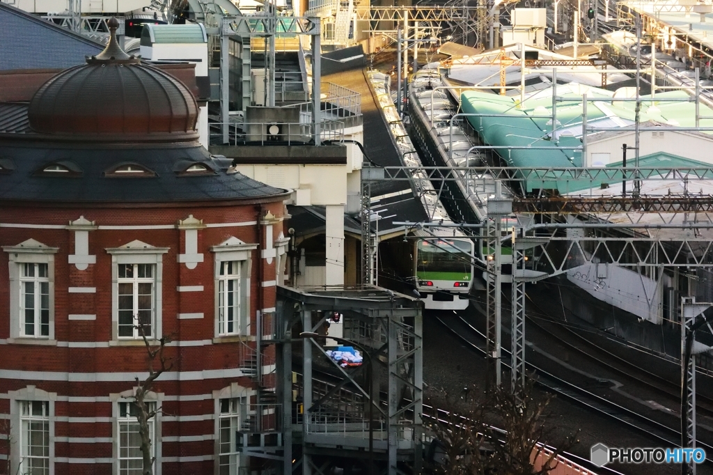 国際フォーラムから東京駅を臨む