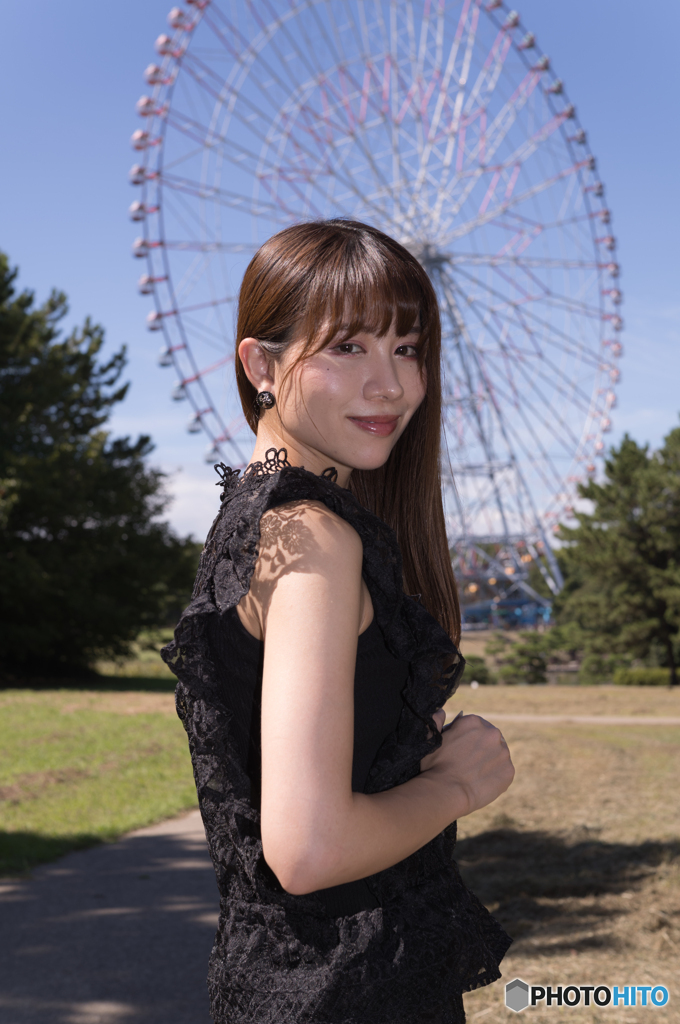 大円を背景に