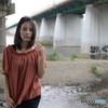 河川敷の女